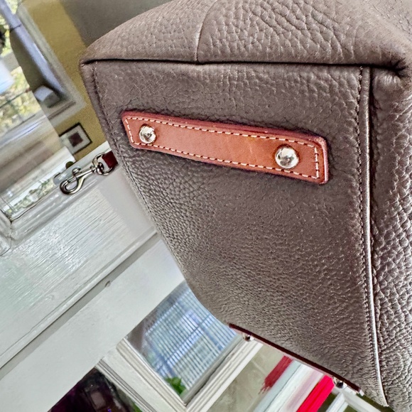 Dooney & Bourke Patterson Pebbled Leather Paige Sac Shoulder Bag Toupe & Tan EUC - Picture 8 of 15